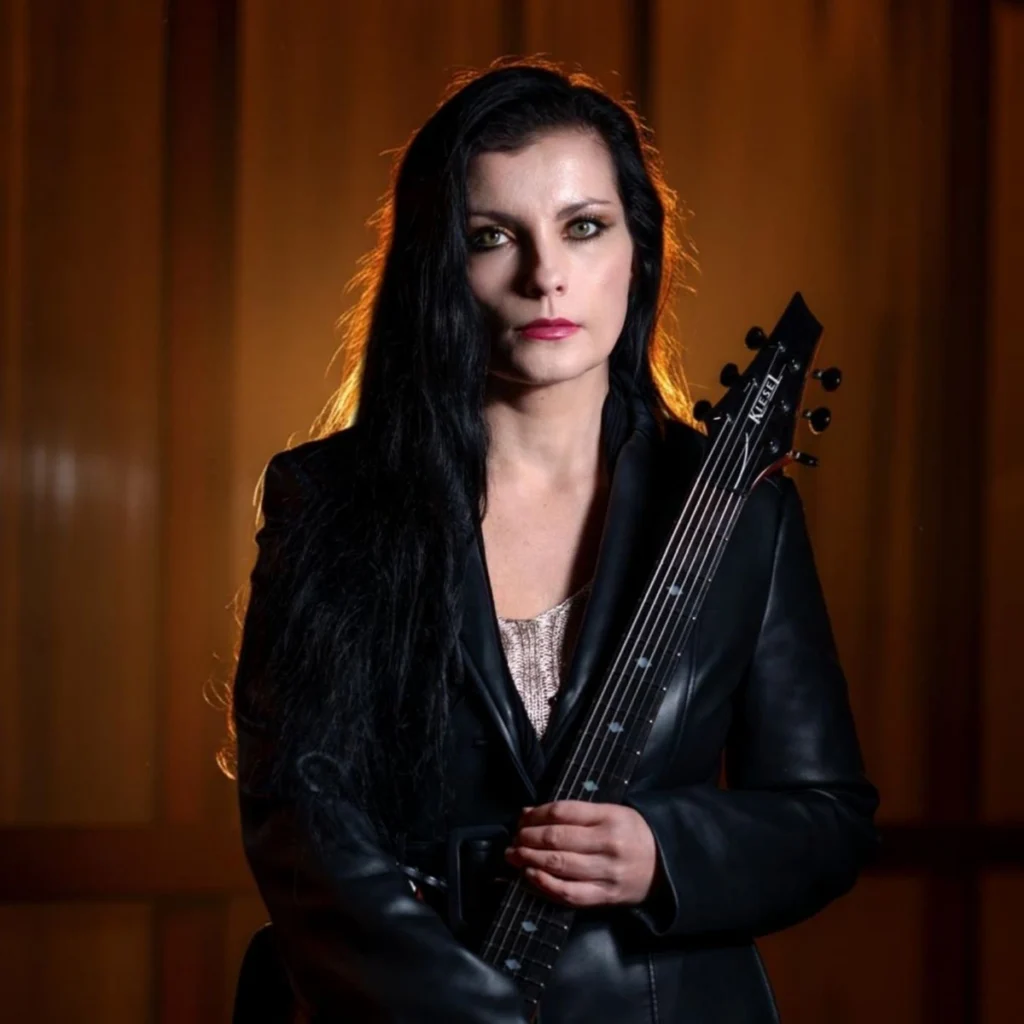 Behind the Universe: Kamila Csenge on Two Guitars and a Prague-Berlin Band