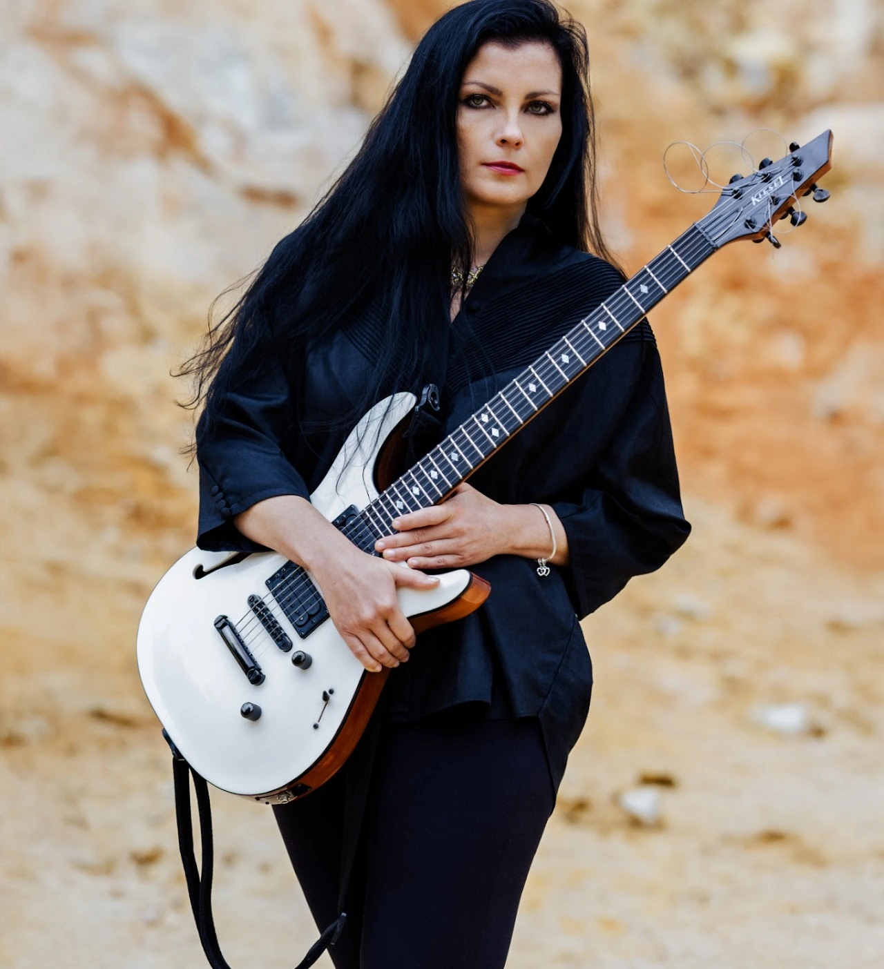 Behind the Universe: Kamila Csenge on Two Guitars and a Prague-Berlin Band