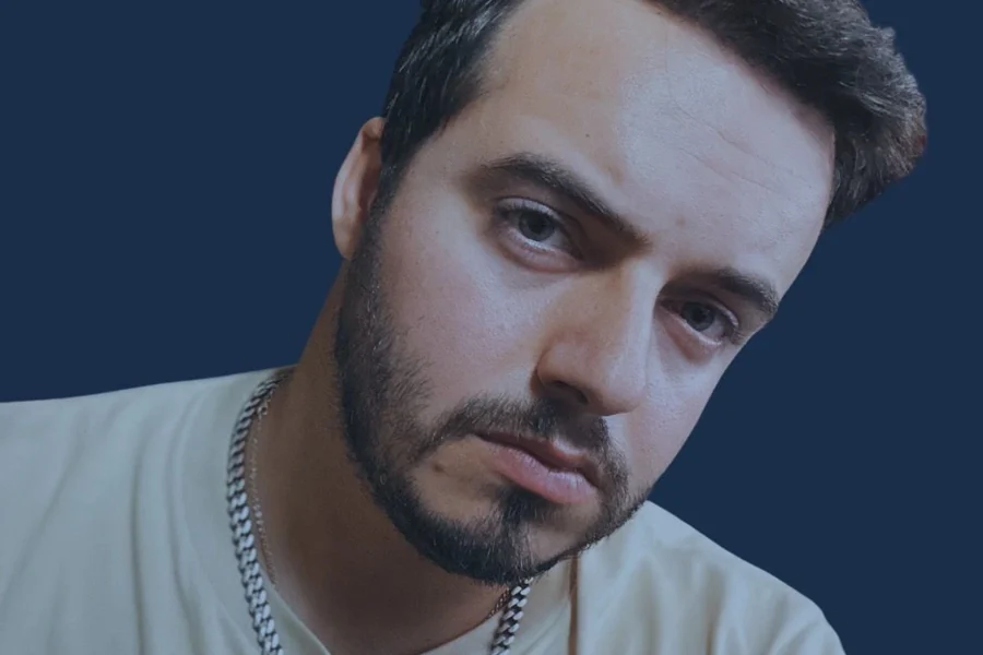 Shane Revers Threads Americana Through Alt-Pop on inside room 17