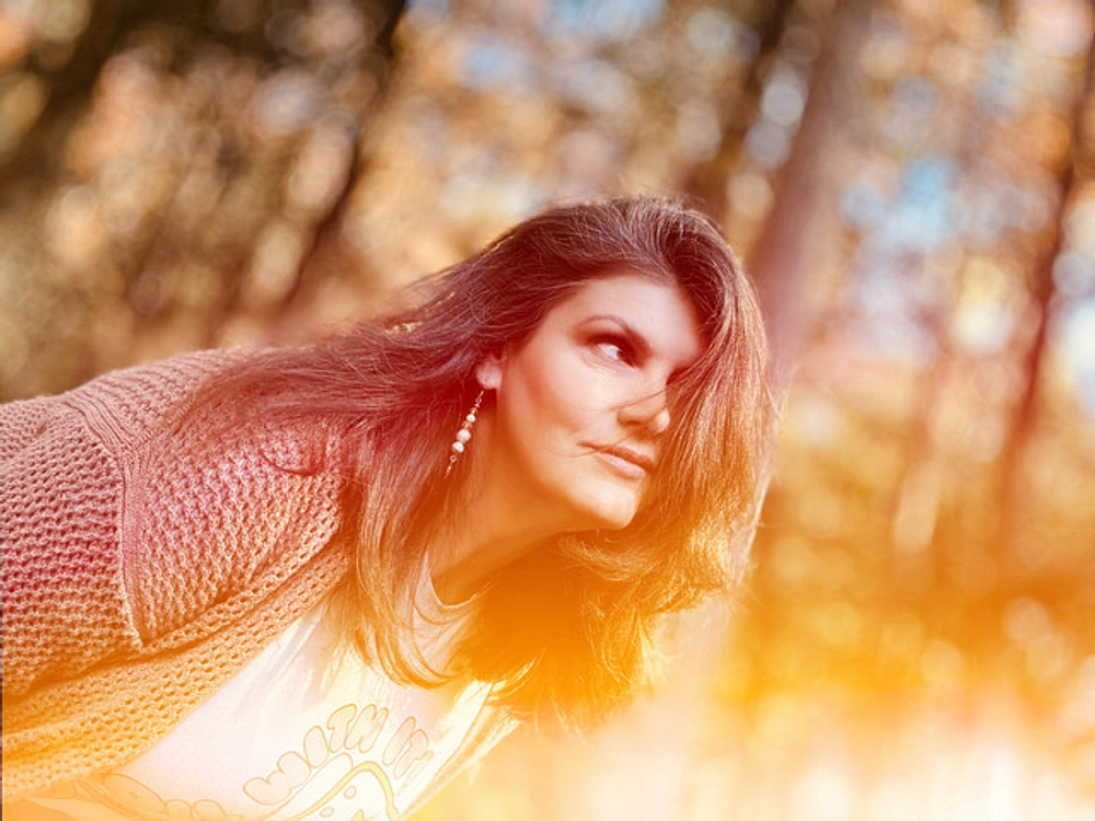 Heather Smith Reclaims Her Voice On Alt-Country Debut Stronger