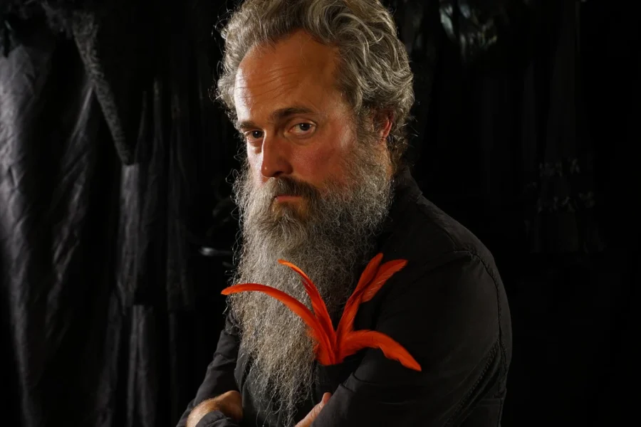 Iron & Wine Adds Four Unreleased Songs to Hen's Teeth