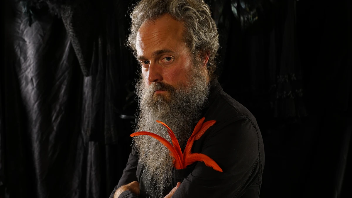 Iron & Wine Adds Four Unreleased Songs to Hen’s Teeth